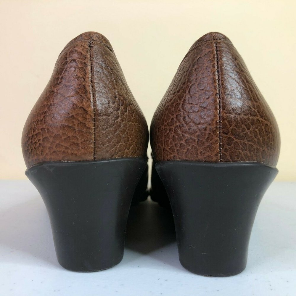 Cloudwalkers Boston Brown Pebbled Leather Pumps - Picture 6 of 8